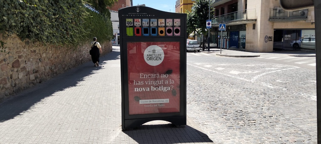 Publicidad en mupis a pie de calle
