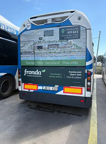 Publicitat de Fronda a un bus urbà de Mataró