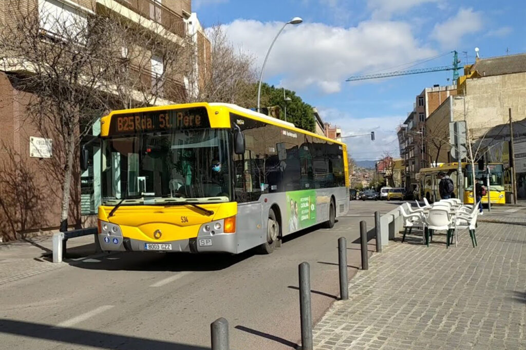Anunci lateral a un bus urbà de Badalona