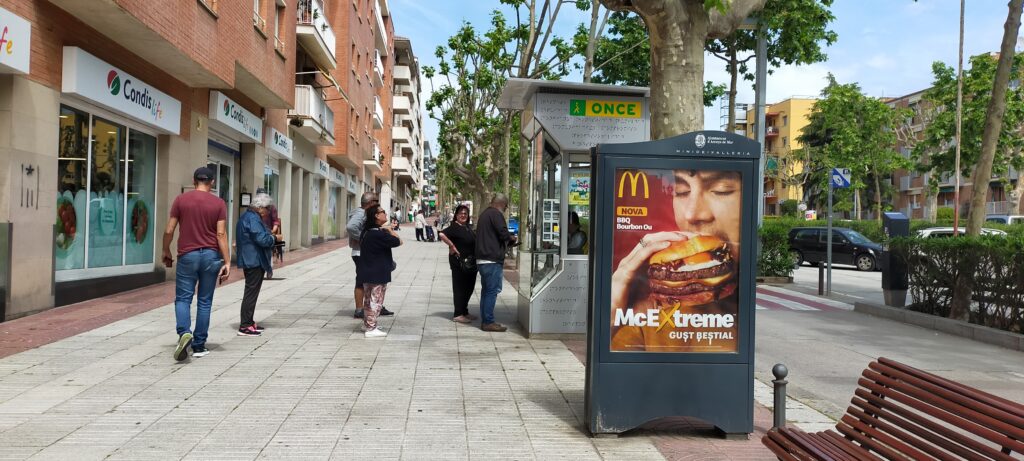 Ecomupi del Mc Donalds a la Riera d'Arenys de Mar davant del Condis