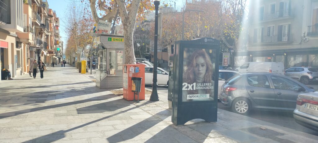 Ecomupi a la Riera d'Arenys de Mar davant del Mercat municipal