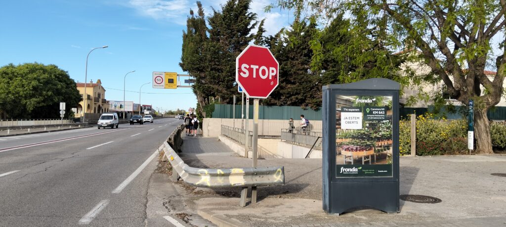Ecomupi publicitari a Cabrera de Mar amb l'anunci de Fronda